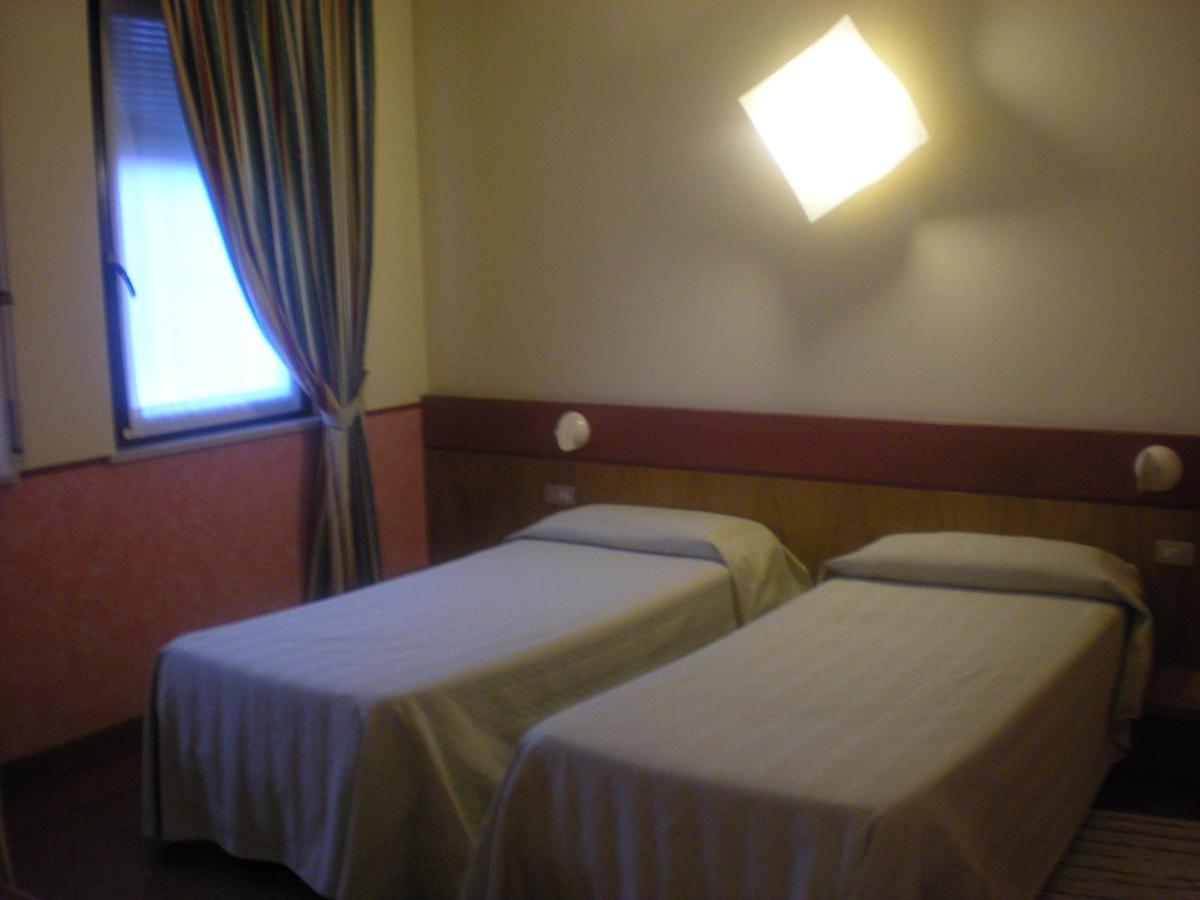 Hotel Roma ブッソレンゴ 部屋 写真