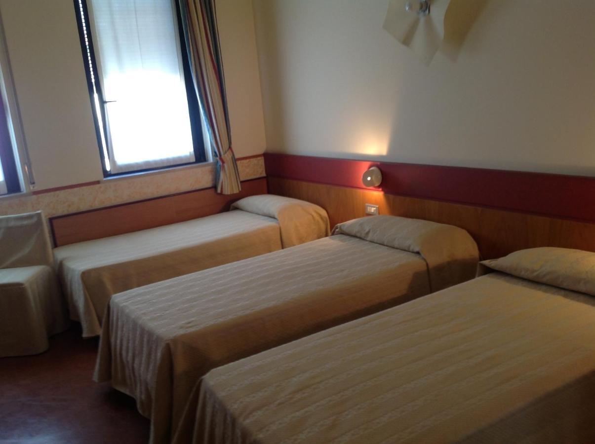 Hotel Roma ブッソレンゴ 部屋 写真