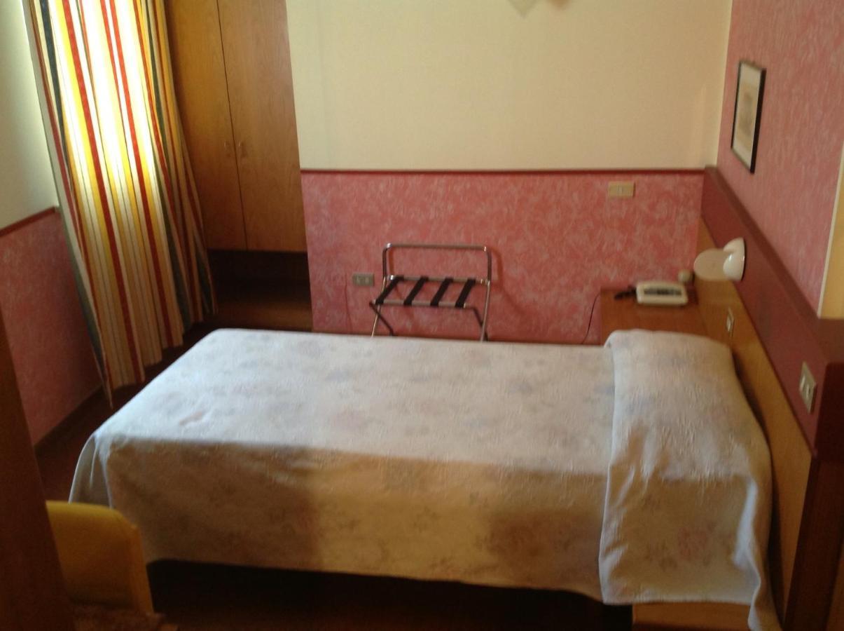Hotel Roma ブッソレンゴ エクステリア 写真