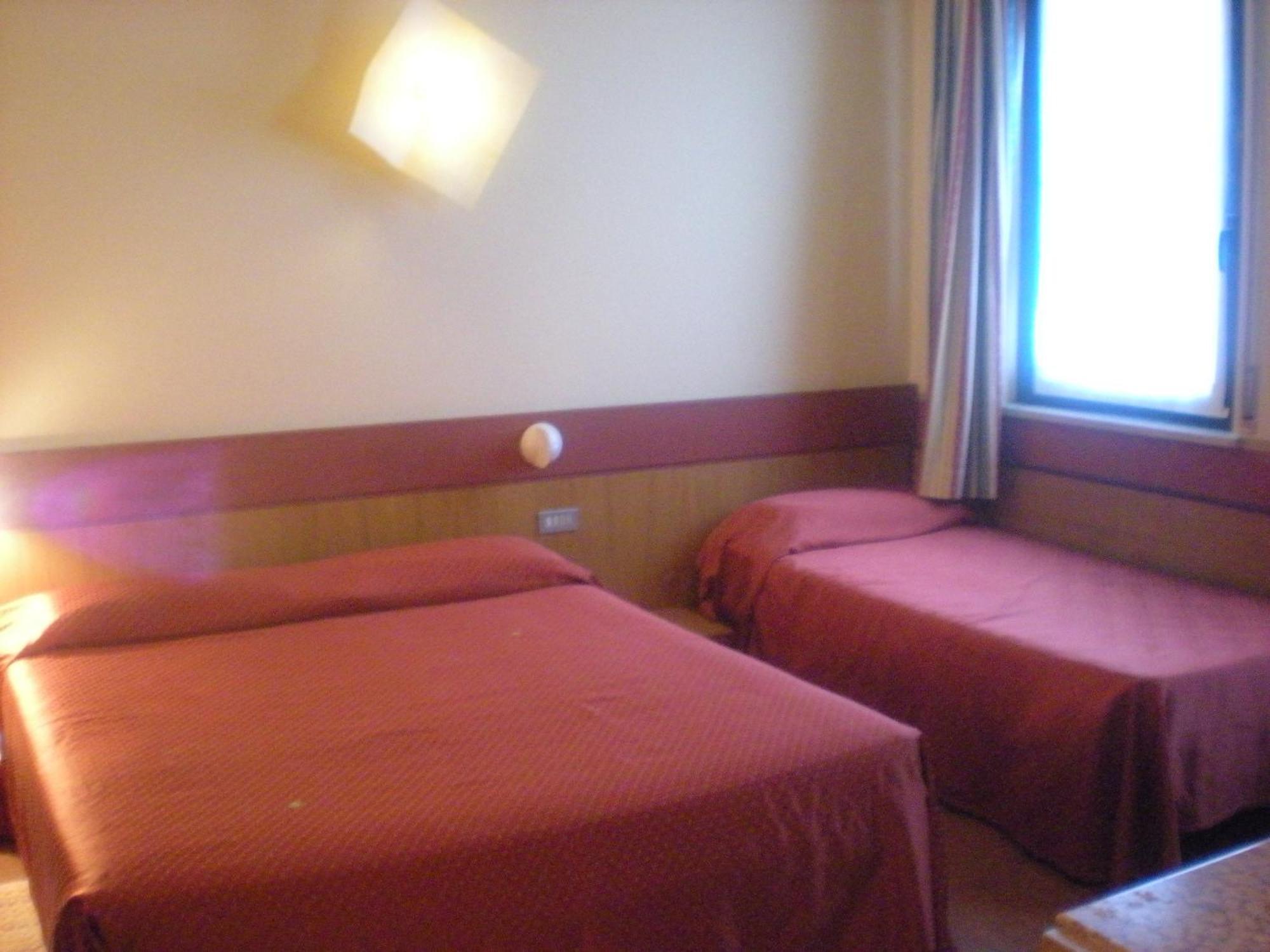Hotel Roma ブッソレンゴ エクステリア 写真